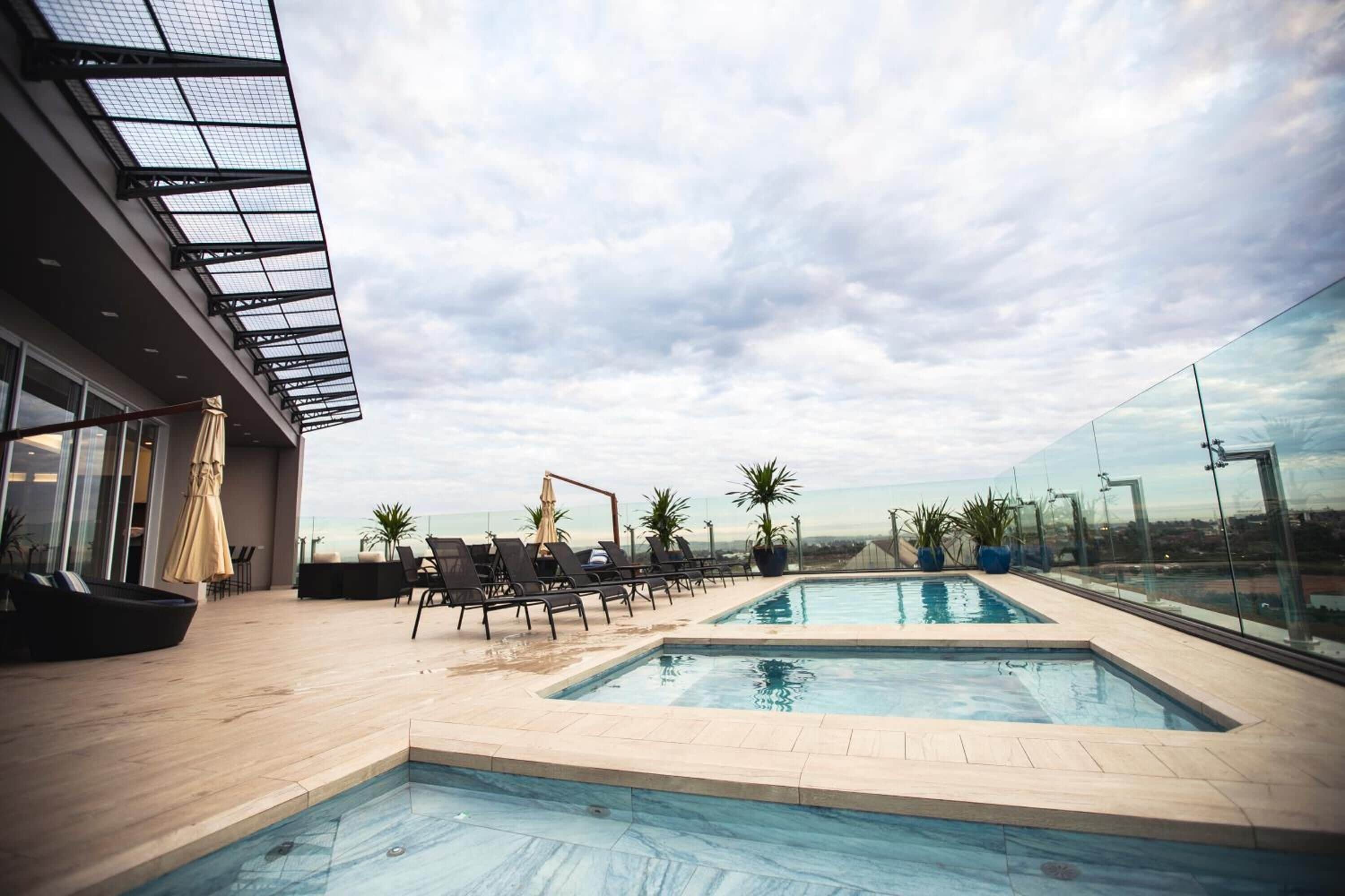 outdoor pool, open 10:00 am to 10:00 pm, pool loungers