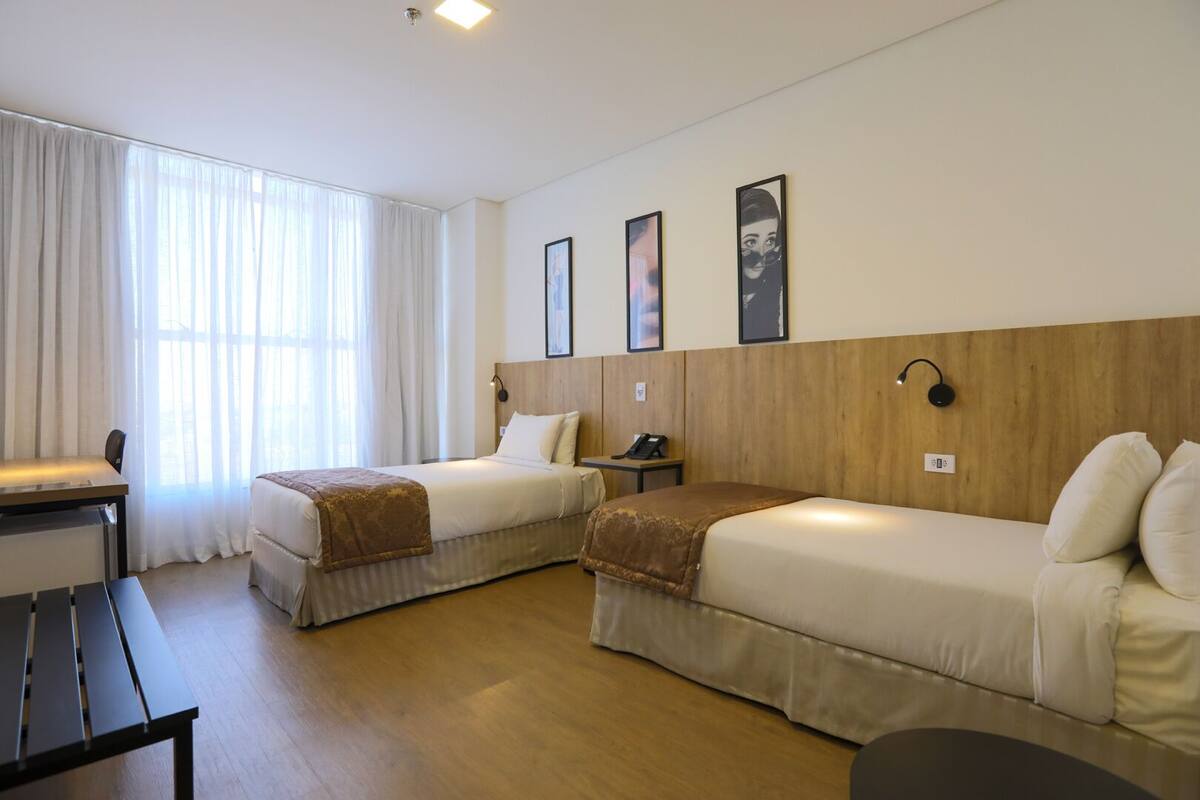 ルーム | 高級寝具、ミニバー、セーフティボックス (室内)、デスク