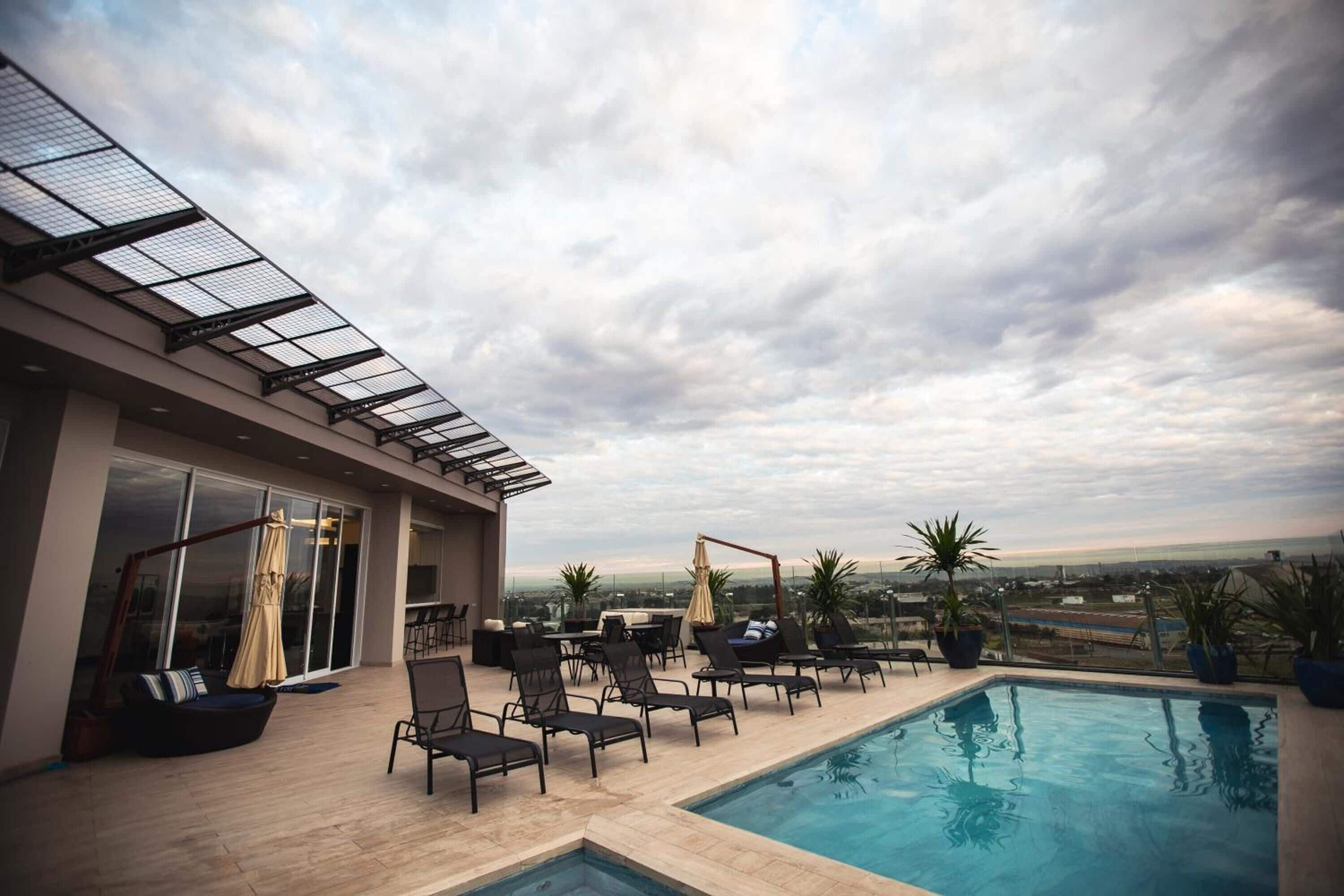 outdoor pool, open 10:00 am to 10:00 pm, pool loungers