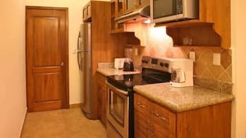 Family Condo | Private kitchen | Fridge, microwave