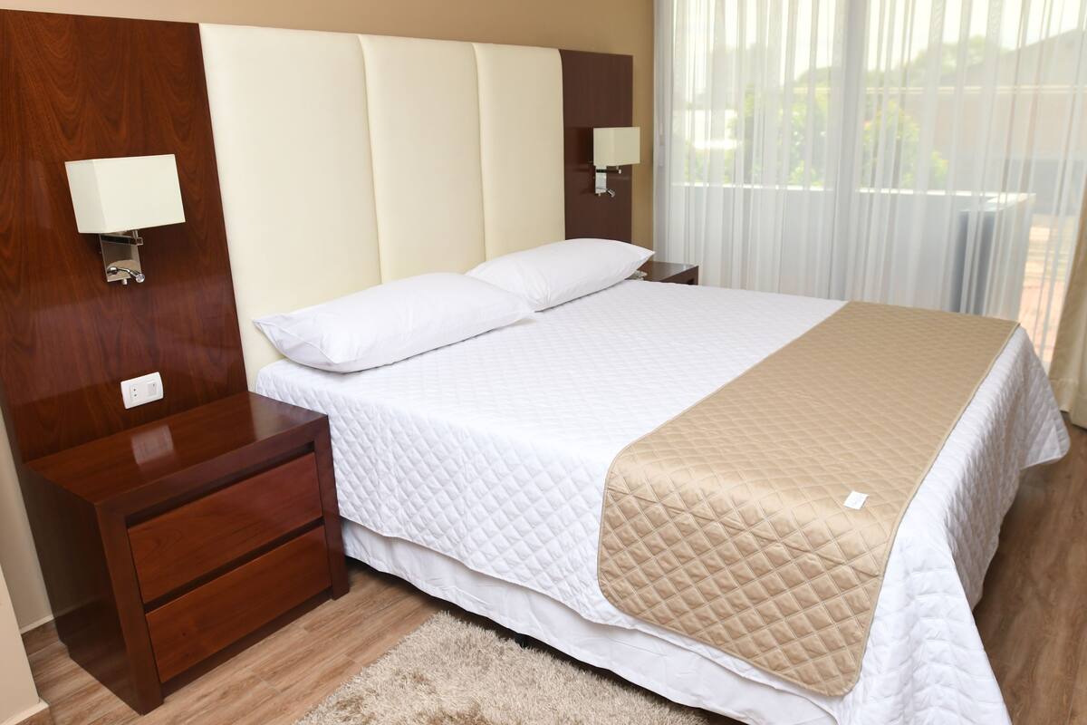 1 bedroom, premium bedding, minibar, in-room safe