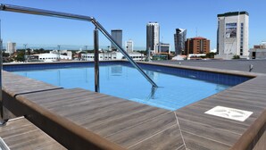 Outdoor pool - Taos Apart Hotel (Santa Cruz)