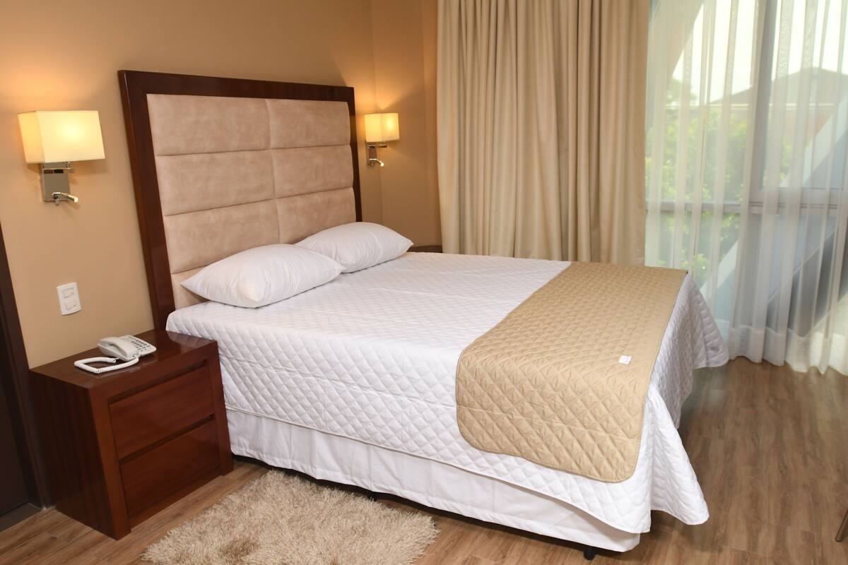1 bedroom, premium bedding, minibar, in-room safe