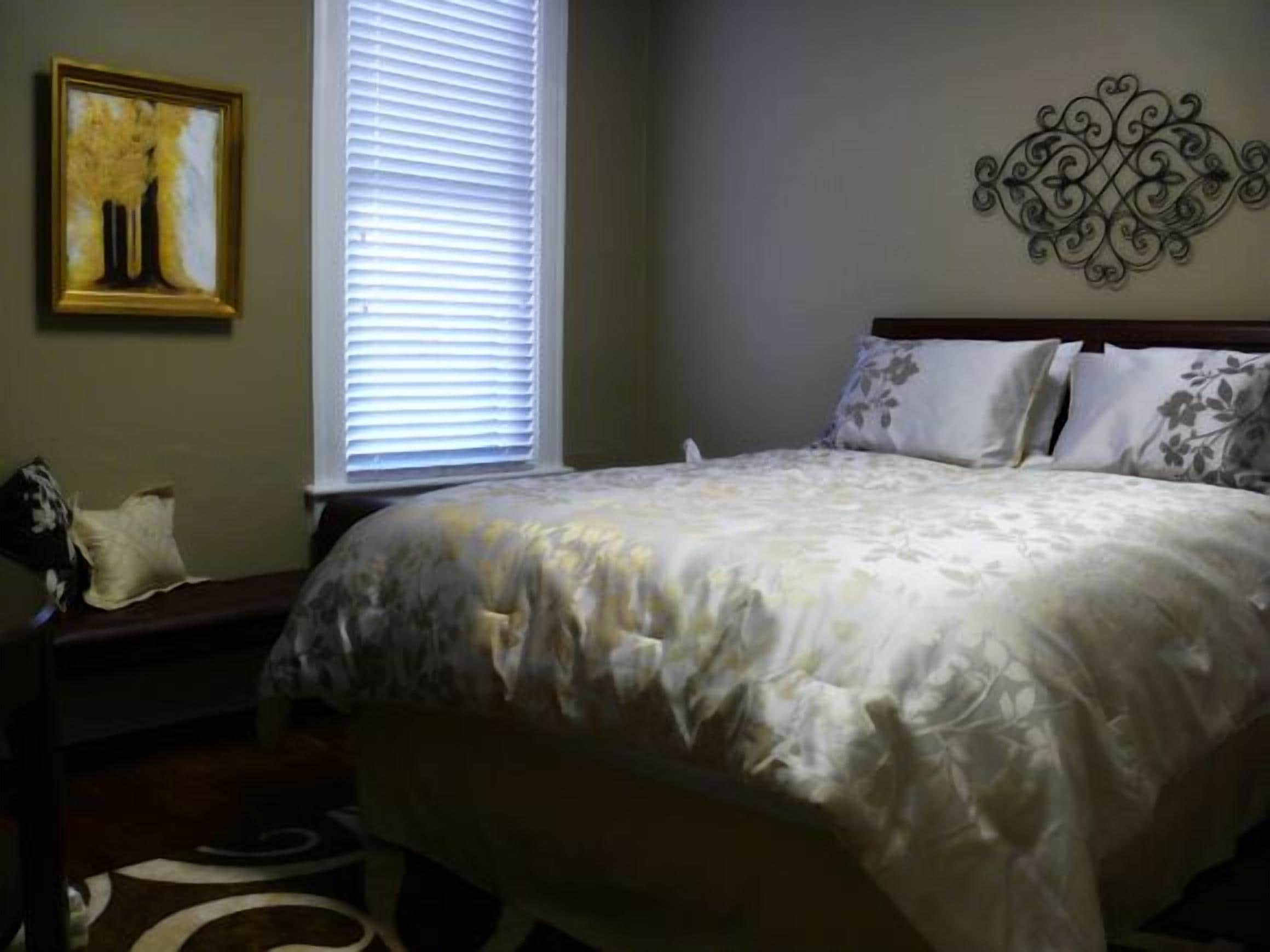 1 bedroom, individually decorated, iron/ironing board, free wifi