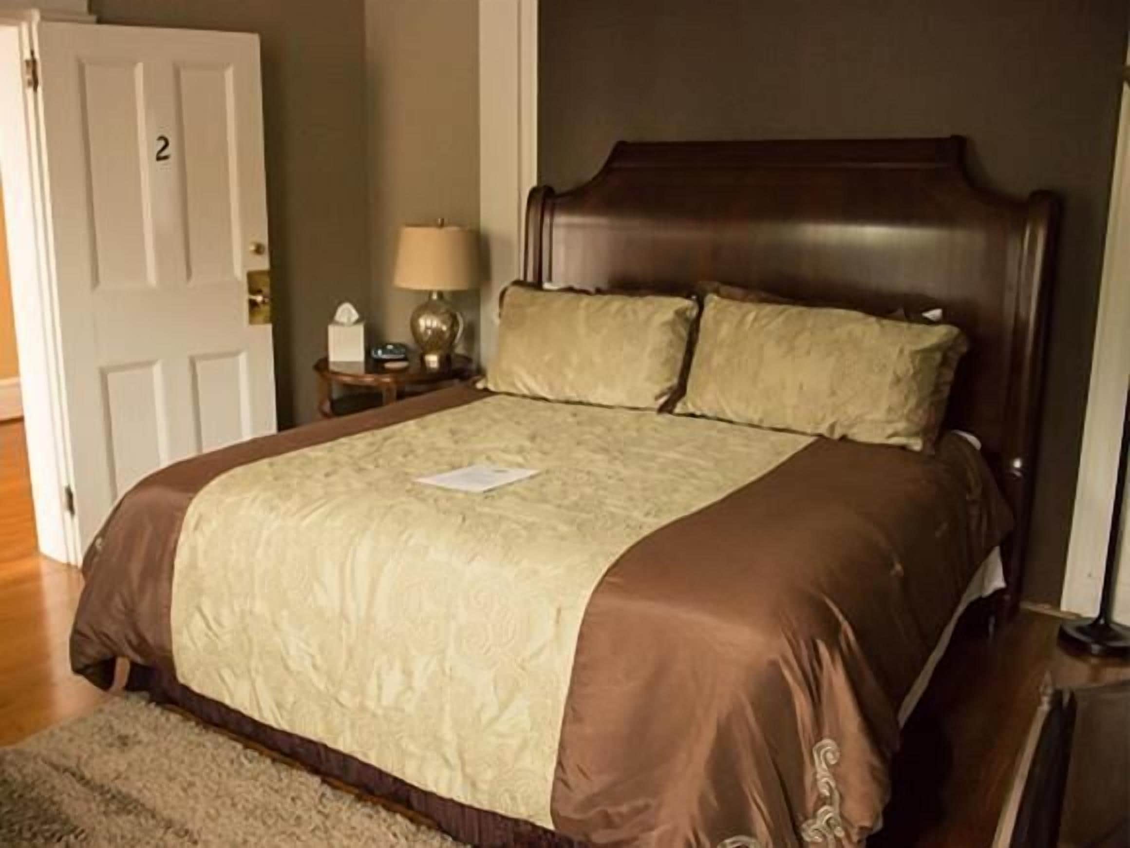 1 bedroom, individually decorated, iron/ironing board, free wifi