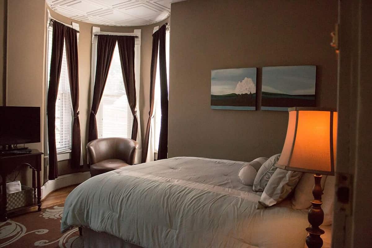 1 bedroom, individually decorated, iron/ironing board, free wifi