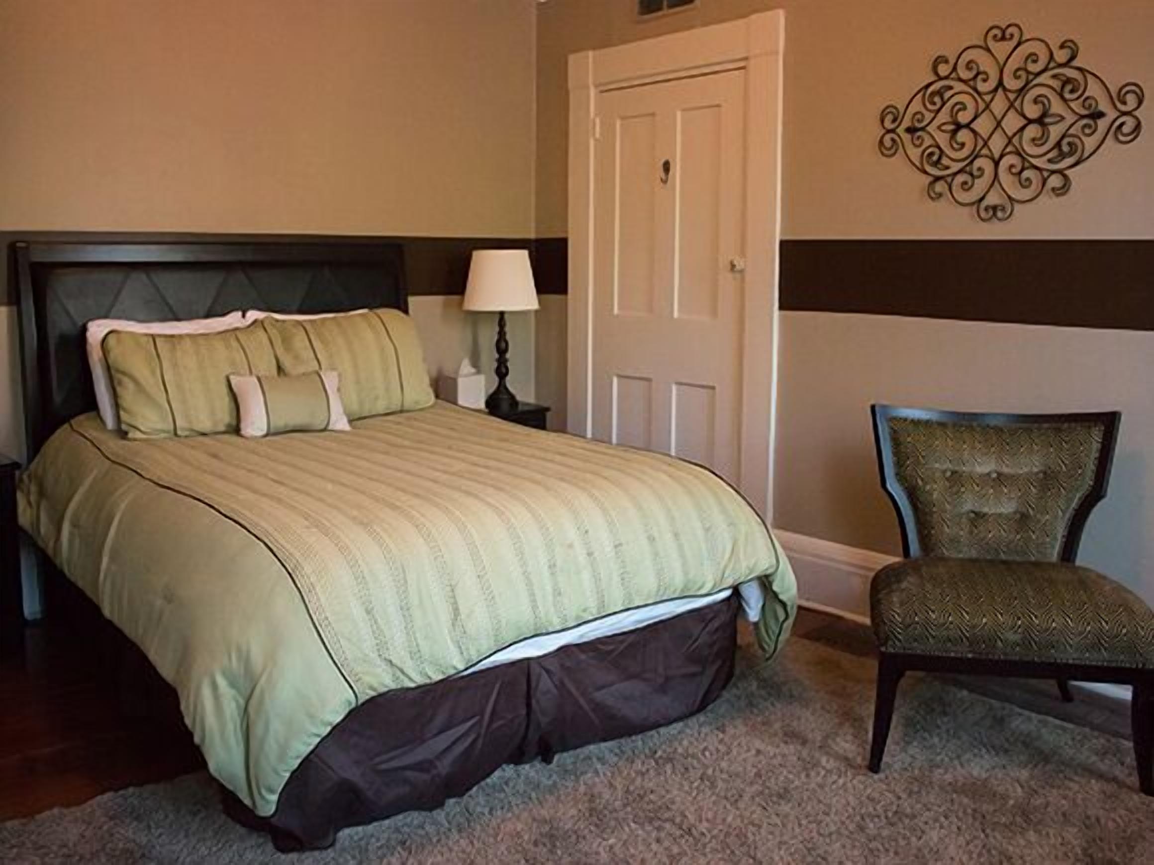 1 bedroom, individually decorated, iron/ironing board, free wifi