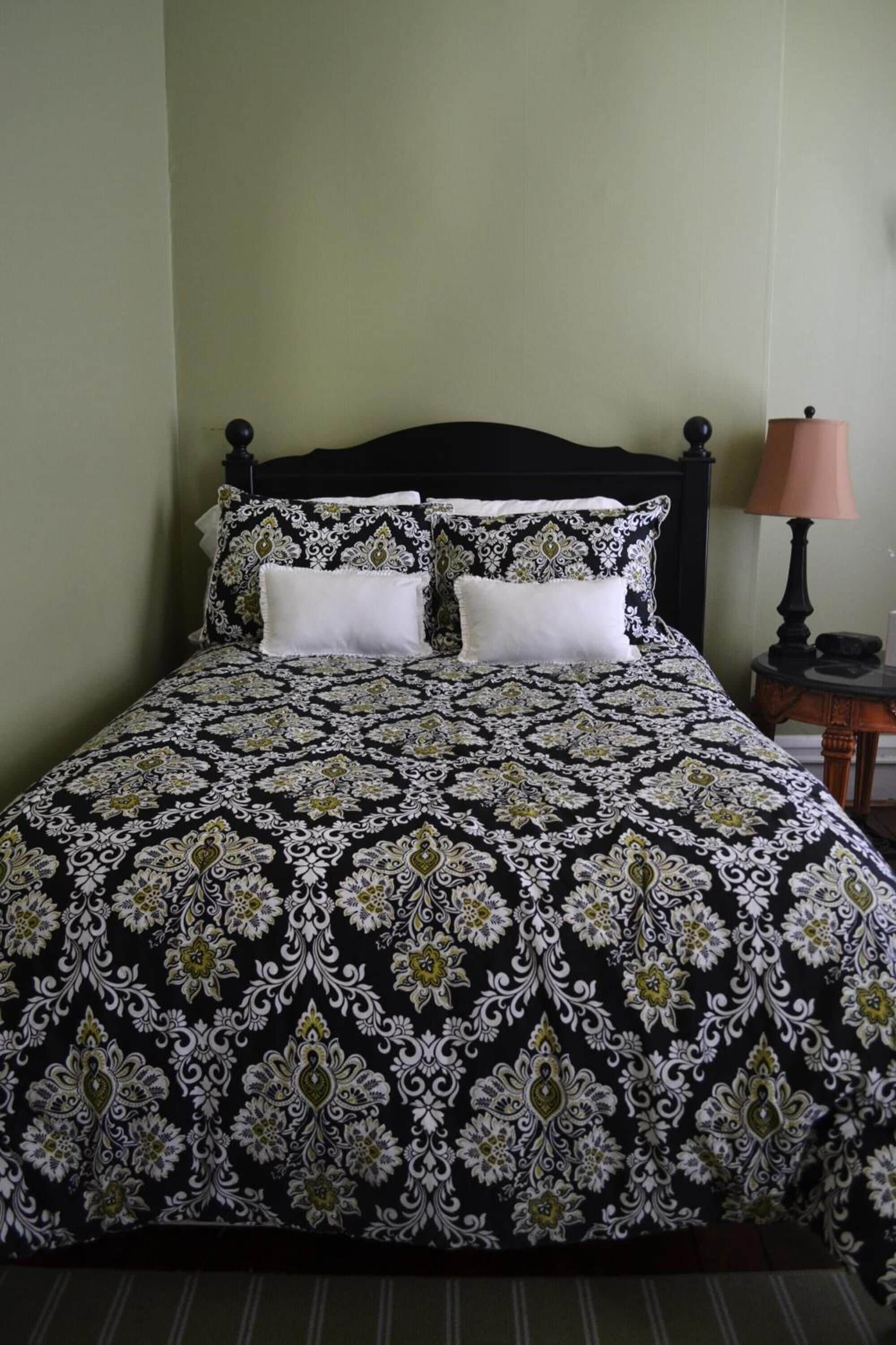 1 bedroom, individually decorated, iron/ironing board, free wifi