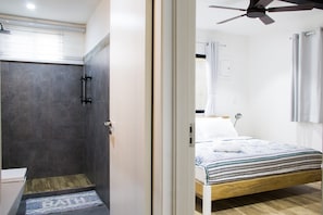 2 bedrooms, in-room safe, desk, free WiFi