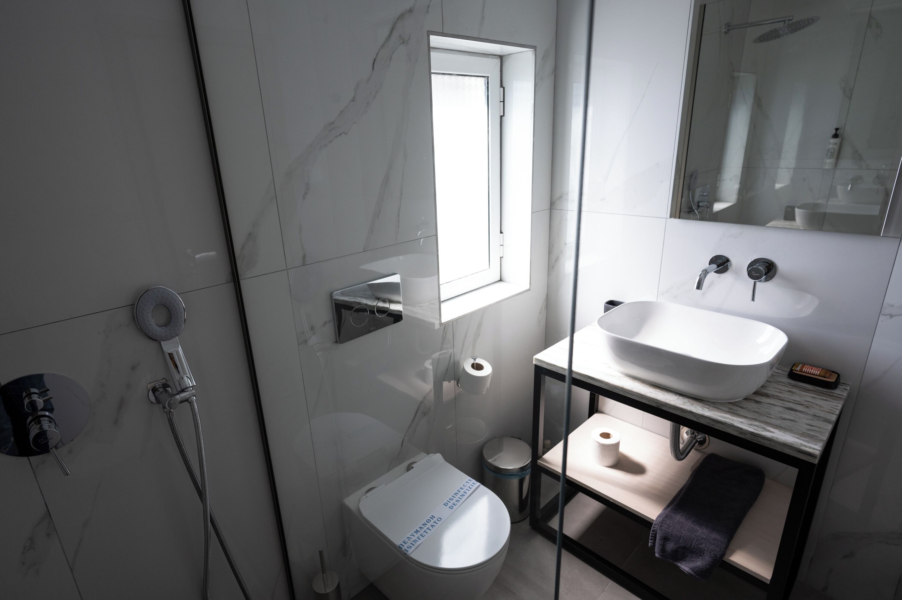 duplex, 2 bedrooms | bathroom | free toiletries, hair dryer, towels