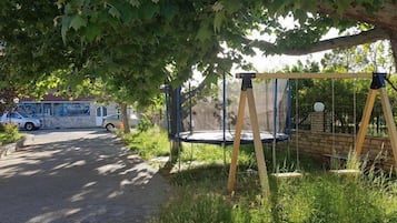 室外兒童遊樂區