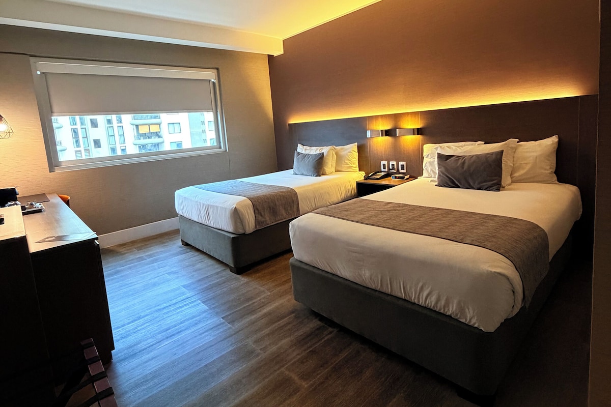 Phòng 2 giường đơn Tiêu chuẩn | Bộ đồ giường cao cấp, két bảo mật tại phòng, bàn 
