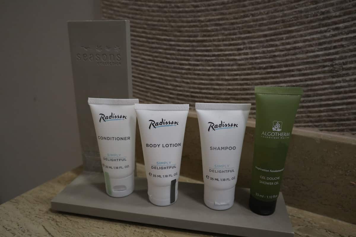 studio suite, 1 king bed, non smoking | bathroom | shower, free toiletries, hair dryer, towels