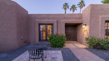 House, 3 Bedrooms | Terrace/patio