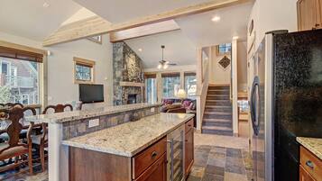 Townhome, 4 Bedrooms | Private kitchen