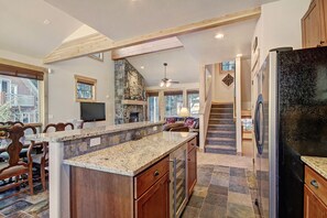 Townhome, 4 Bedrooms | Private kitchen