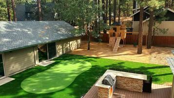 Chalet rustique, 5 chambres | Terrain de l’hébergement