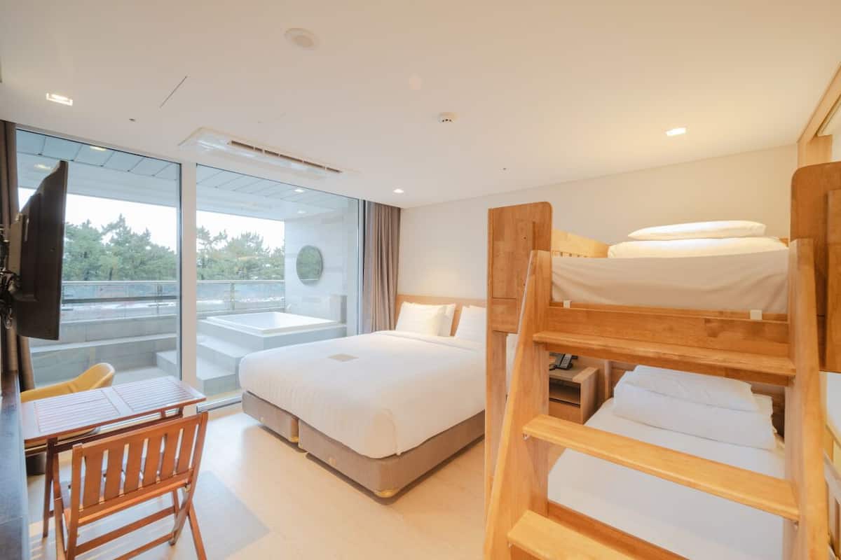 Deluxe Family Twin Room Jacuzzi with Low floor (Jacuzzi Unusable)