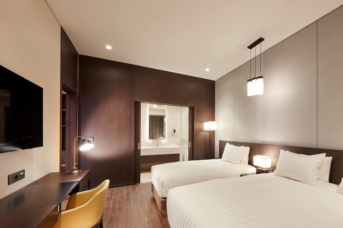 In-room safe, laptop workspace, blackout drapes, soundproofing