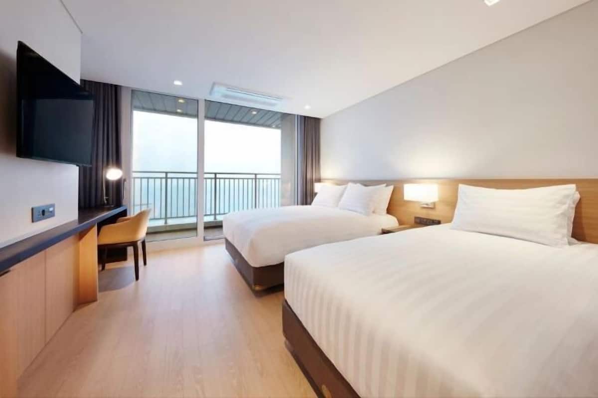 In-room safe, laptop workspace, blackout drapes, soundproofing
