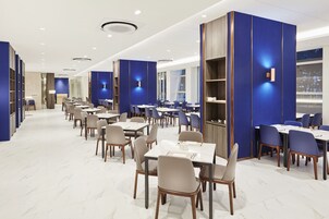 Desayuno buffet diario (KRW 39000 por persona)