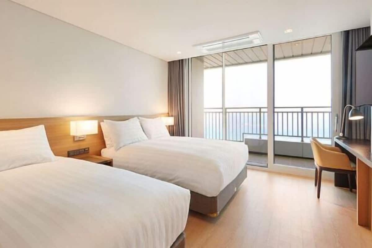 In-room safe, laptop workspace, blackout drapes, soundproofing