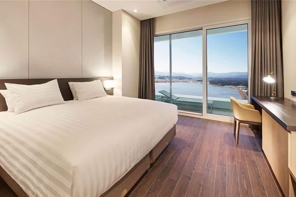 In-room safe, laptop workspace, blackout drapes, soundproofing