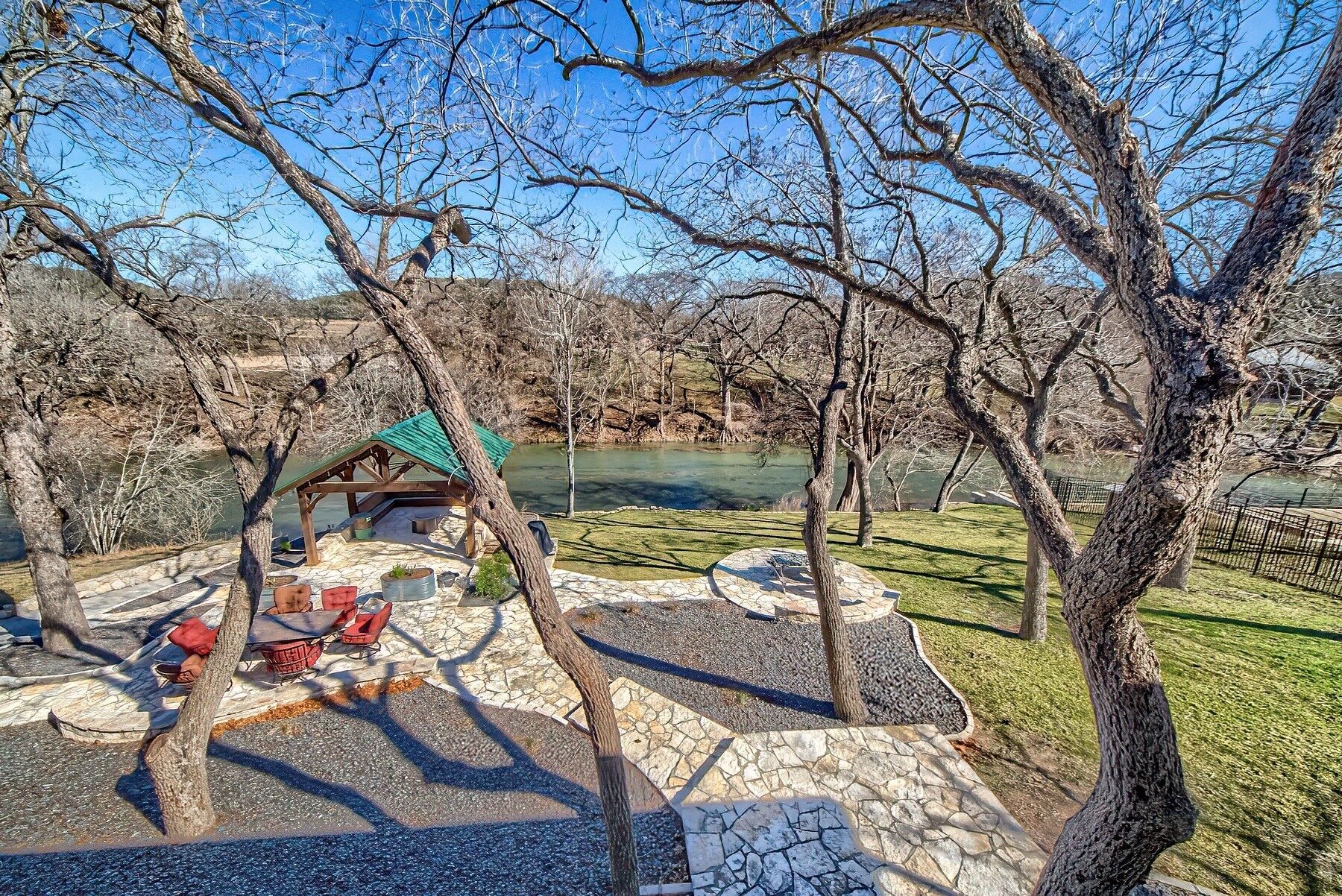 House, 5 Bedrooms | Property grounds