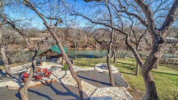 House, 5 Bedrooms | Property grounds