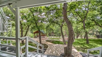 House, 5 Bedrooms | Property grounds