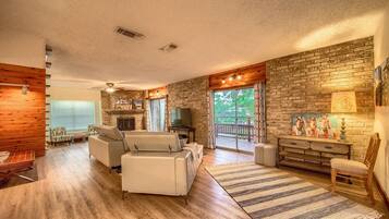 House, 4 Bedrooms | Living room | Smart TV, fireplace, DVD player
