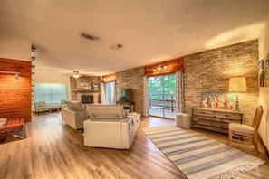 House, 4 Bedrooms | Living room | Smart TV, fireplace, DVD player