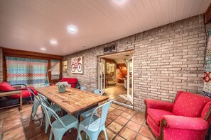House, 4 Bedrooms | Private kitchen