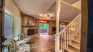 House, 4 Bedrooms | Living room | Smart TV, fireplace, DVD player