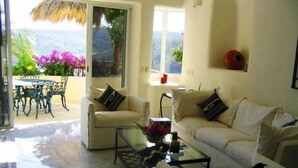 Superior Studio Suite, 1 King Bed, 2 Bathrooms, Pool View | Living area | Flat-screen TV, pay films - C. Punta Sta Cruz 2BR (Santa María Huatulco)