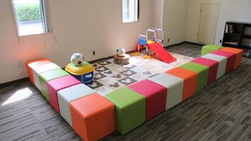 Kawasan main kanak-kanak – tertutup