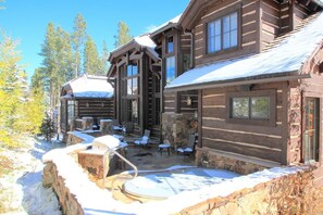 House, 6 Bedrooms | Outdoor spa tub