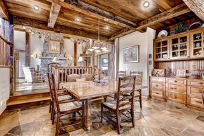 House, 6 Bedrooms | Dining