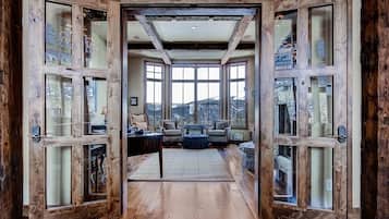 House, 6 Bedrooms | Interior