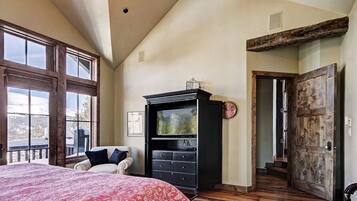 Rumah, 6 kamar tidur | 5 kamar tidur