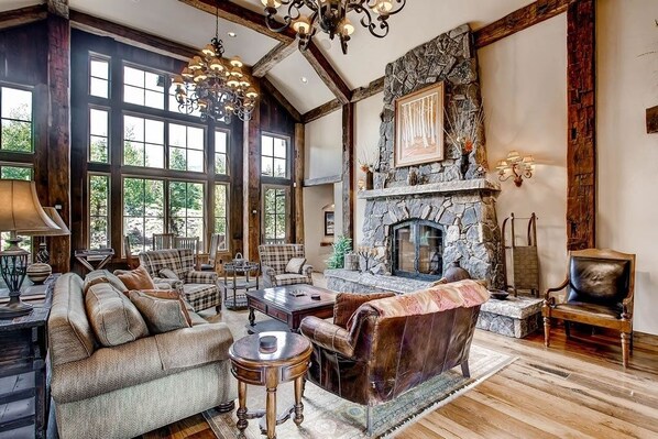 House, 6 Bedrooms | Living area