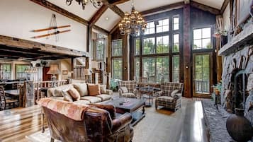House, 6 Bedrooms | Living area
