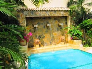 Outdoor pool, a waterfall pool - Condominio SDM Chahue 2BR (Santa María Huatulco)