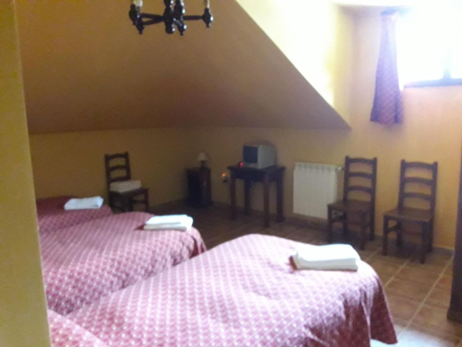 desk, free cots/infant beds, free wifi, bed sheets