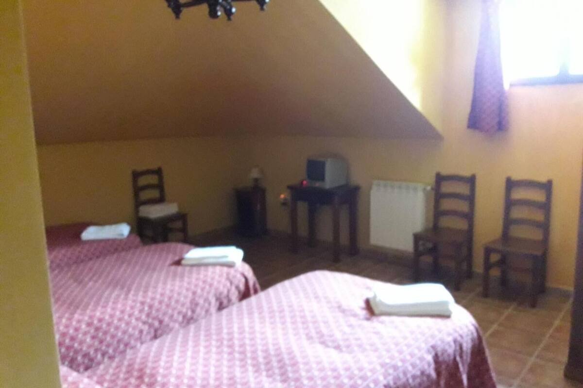 desk, free cots/infant beds, free wifi, bed sheets