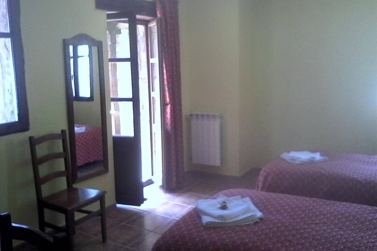 desk, free cots/infant beds, free wifi, bed sheets