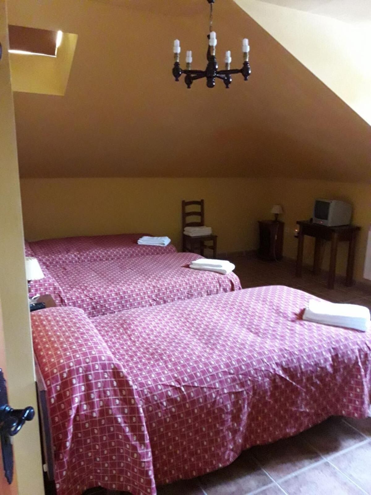desk, free cots/infant beds, free wifi, bed sheets