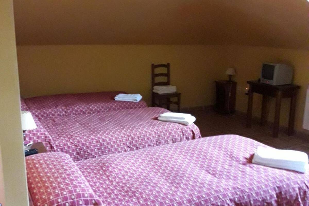 desk, free cots/infant beds, free wifi, bed sheets