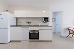 ثلاجة/مجمد بحجم كبير