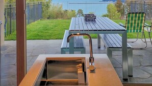 Outdoor dining - Tourist Hotel Sang Sang House (Geoje)